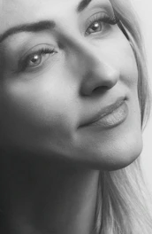 Portrait of Dr. Felipe Ríos in consultation with a calm and attentive expression, clinical setting in the background.