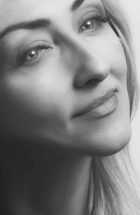 Portrait of Dr. Felipe Ríos in consultation with a calm and attentive expression, clinical setting in the background.