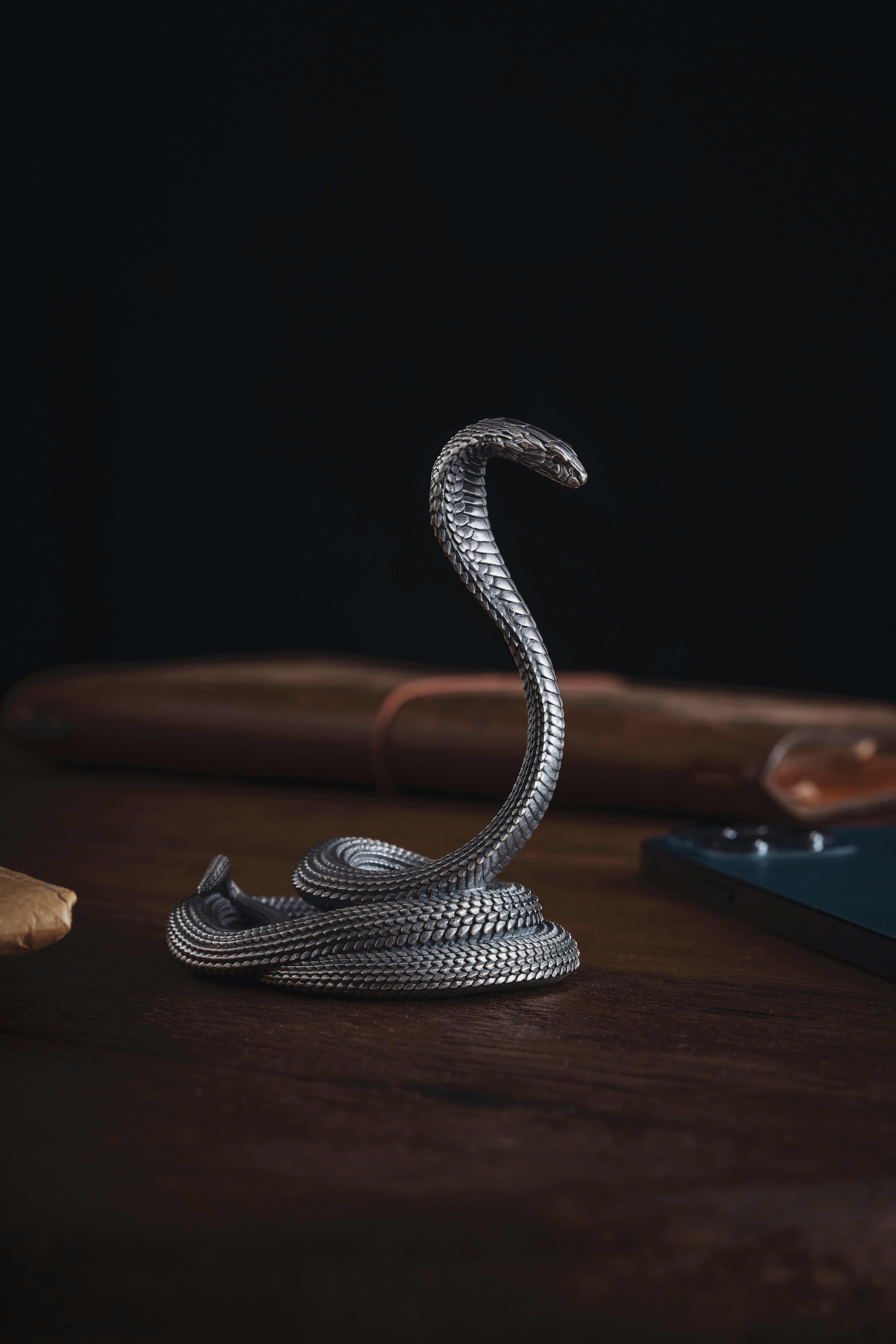 Cobra Phone Stand
