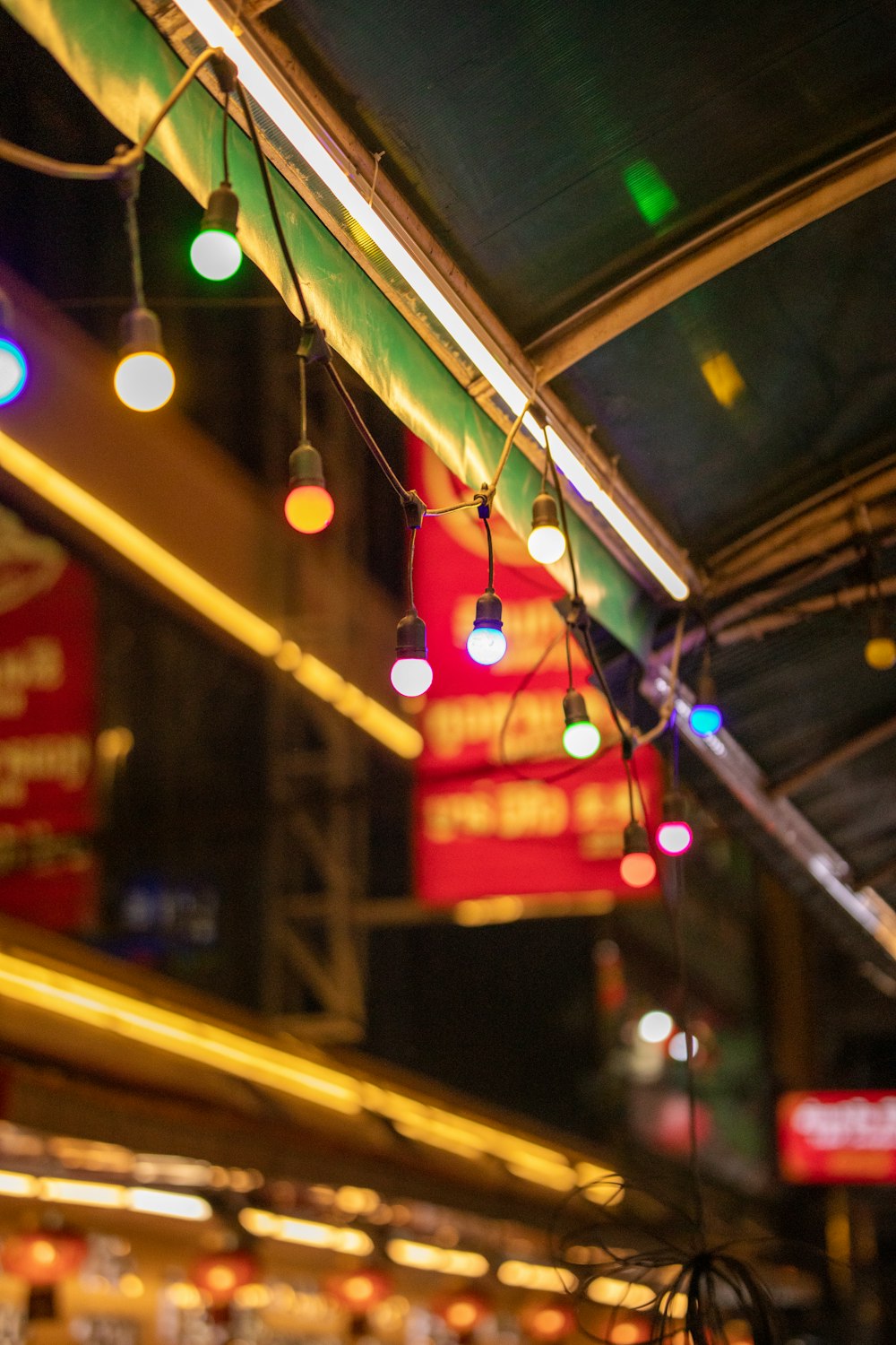 a group of lights hanging from the ceiling of a restaurant