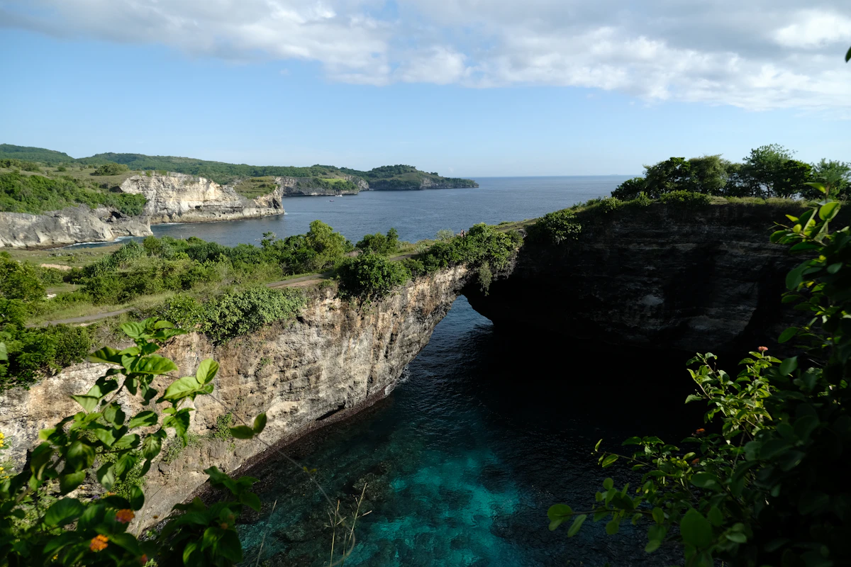 Wall Bay & Toyapakeh Guided Ocean Drift Adventure