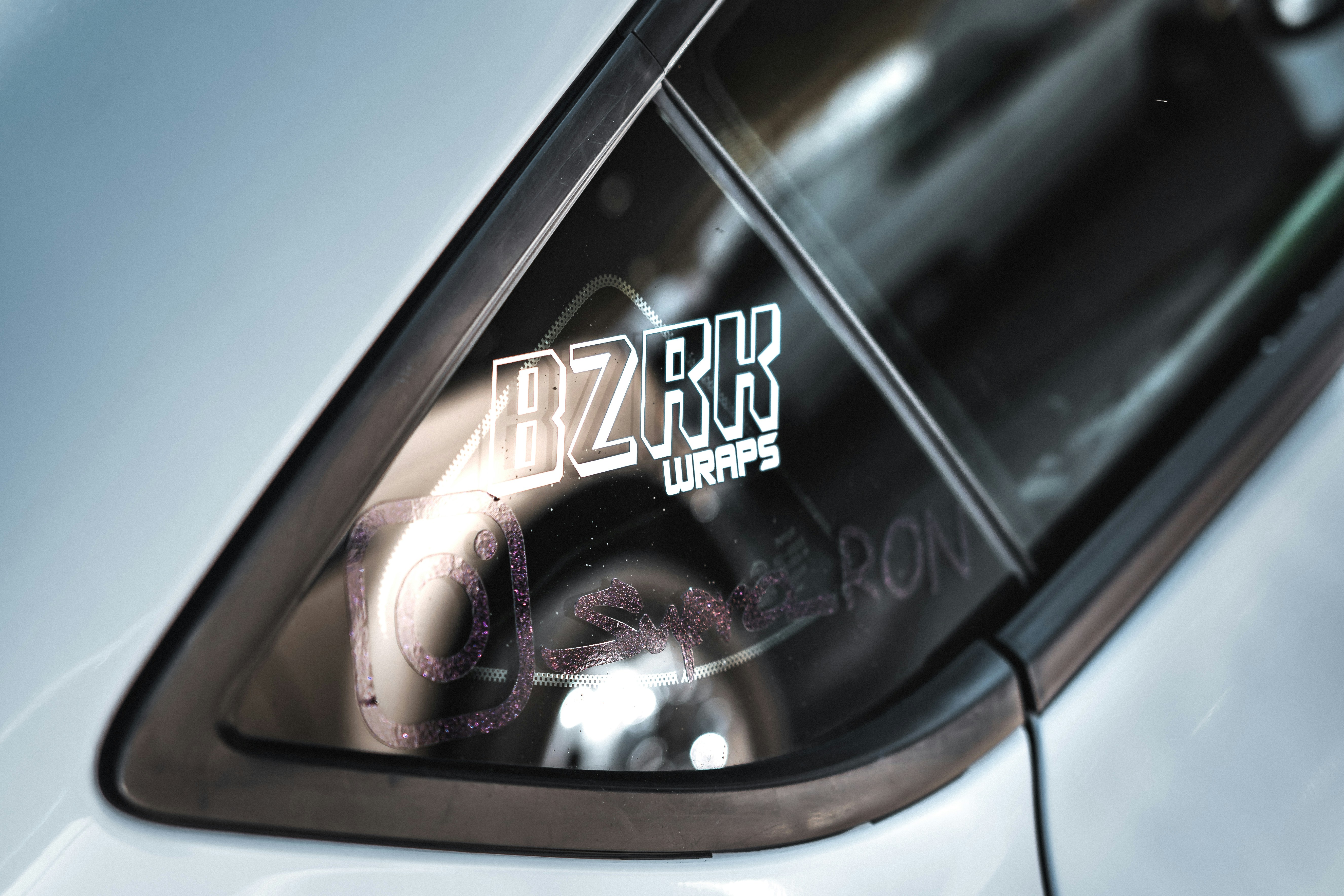 Case Study: Doanh Nghiệp Thay Đổi Thương Hiệu Nhờ Decal Độc Đáo