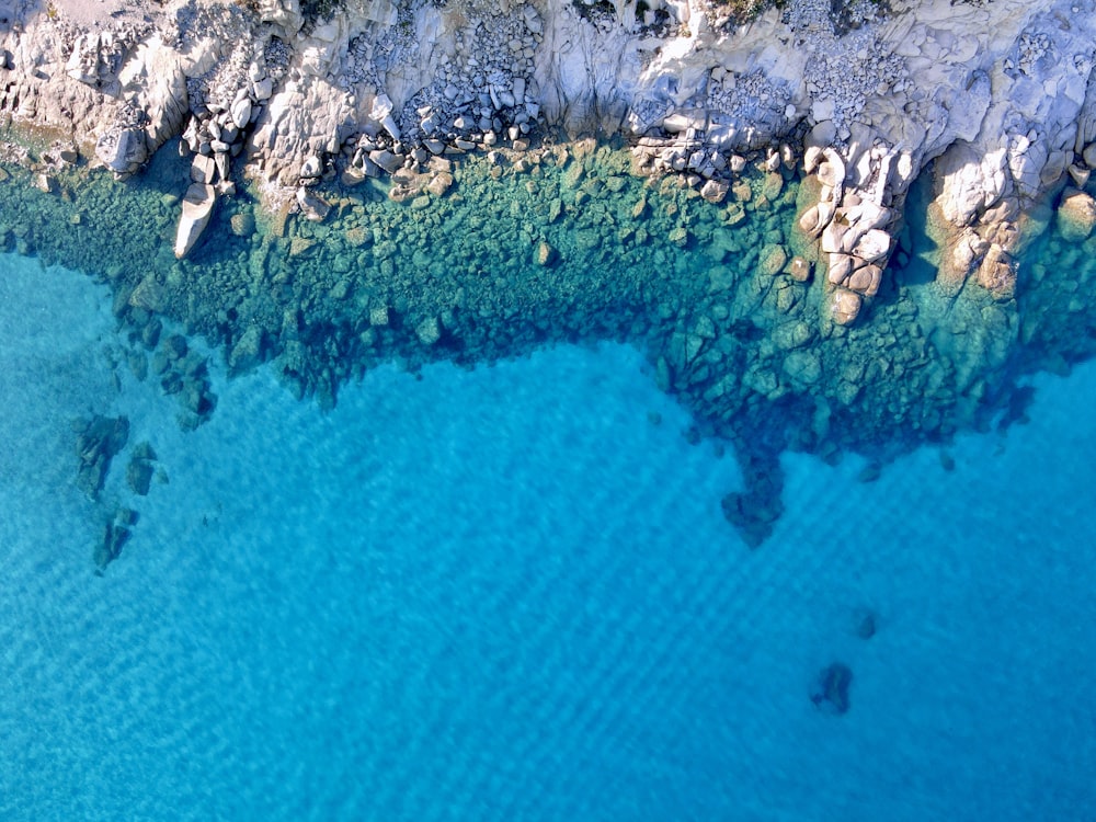 a bird's eye view of a body of water