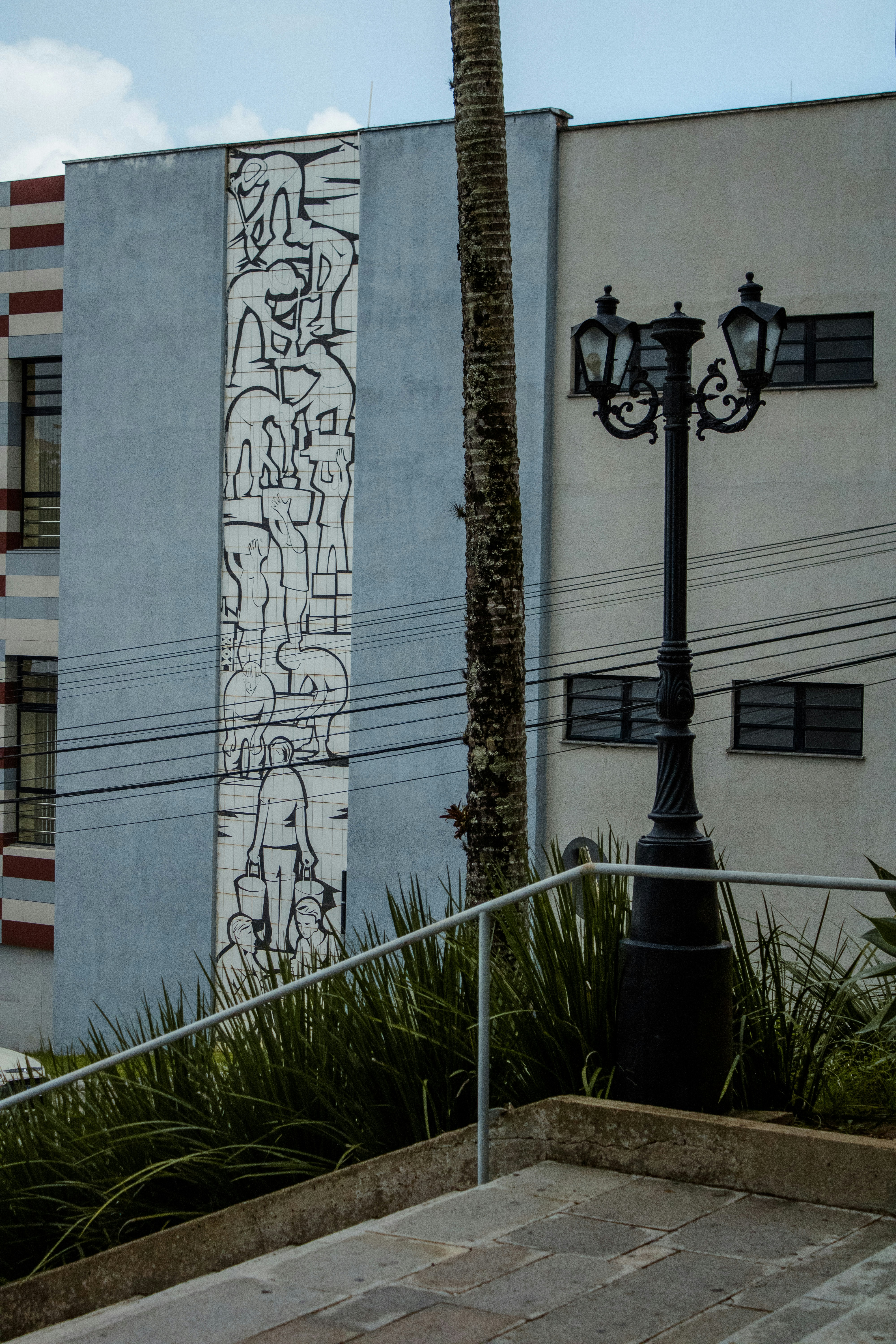 A street light sitting next to a tall building photo – Free Building ...