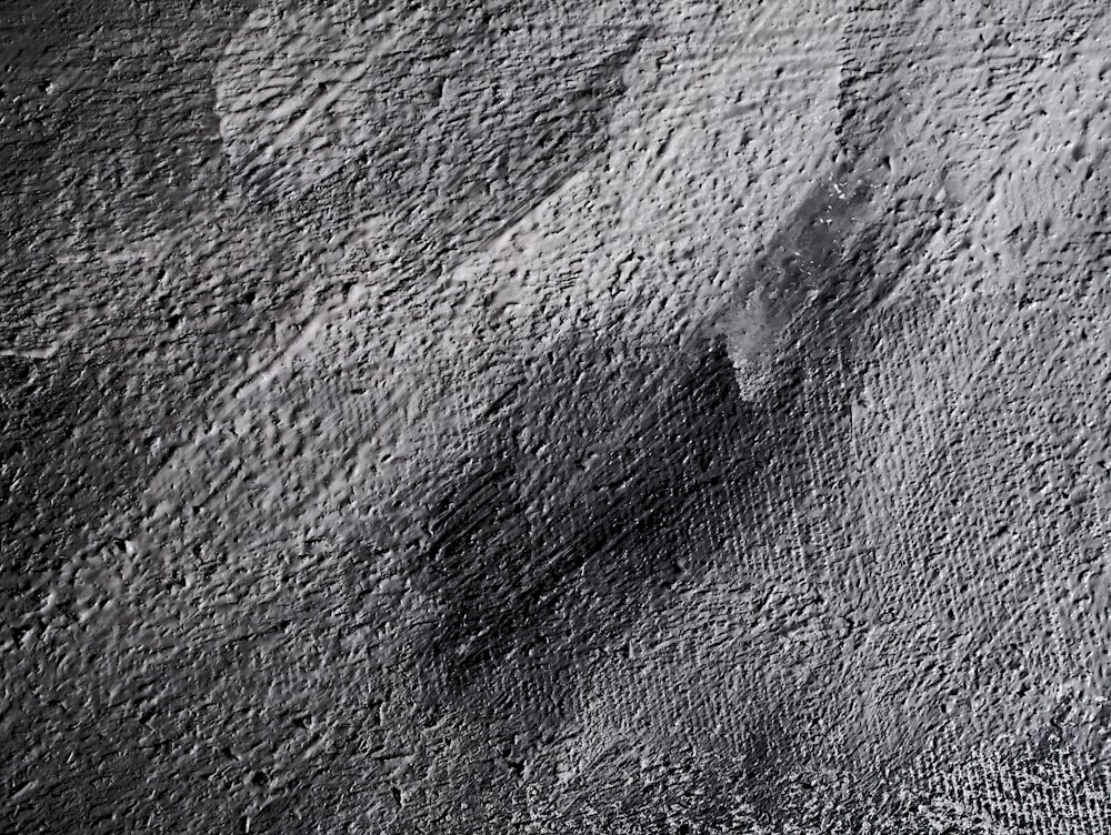 Ein Schwarz-Weiß-Foto einer Felsformation
