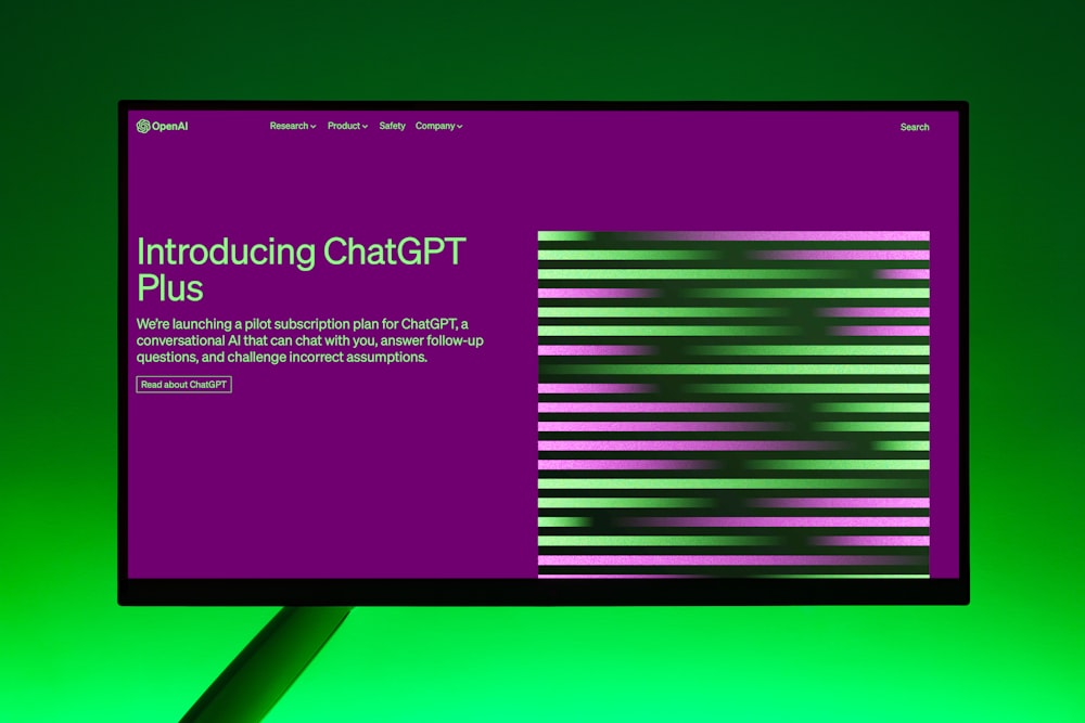 uno schermo del computer con uno sfondo verde
