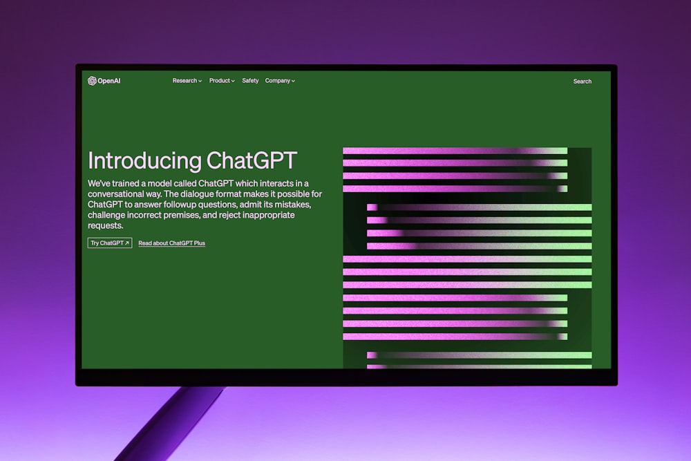 Ein Computerbildschirm mit violettem und grünem Hintergrund