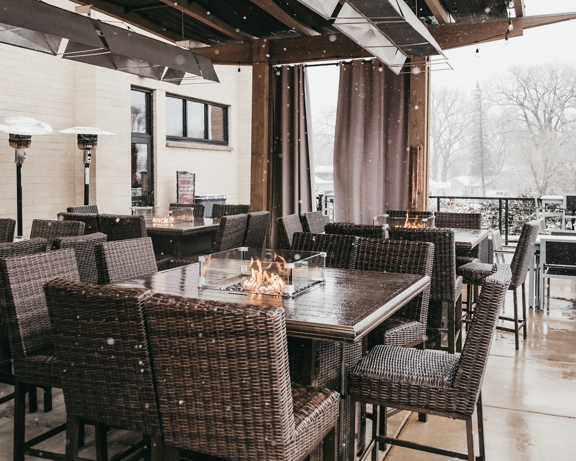 black and white bed linen