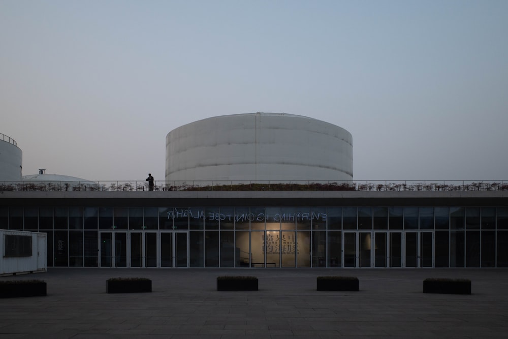 a large building with a large dome on top of it