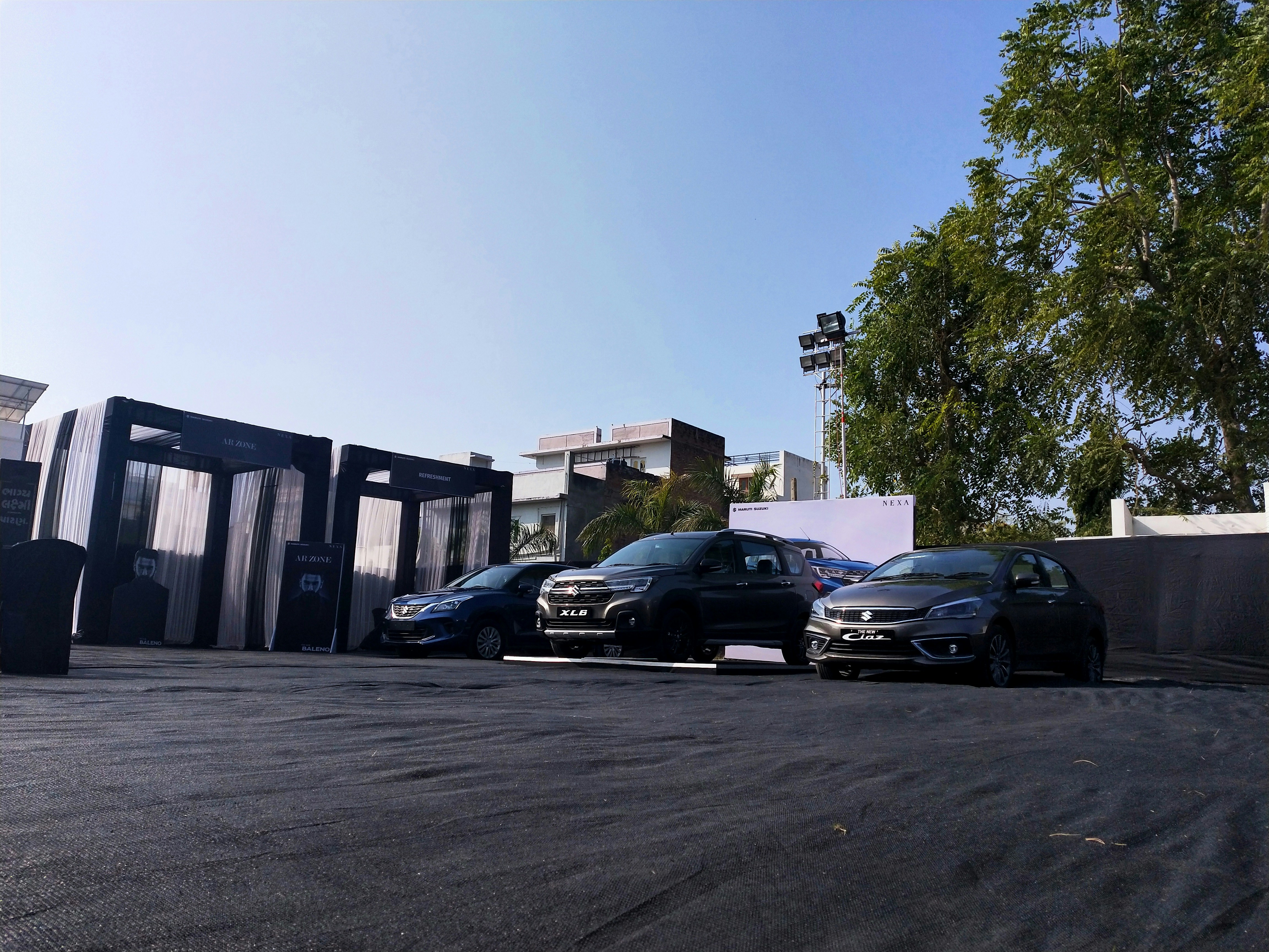 سيارات فاخرة للبيع