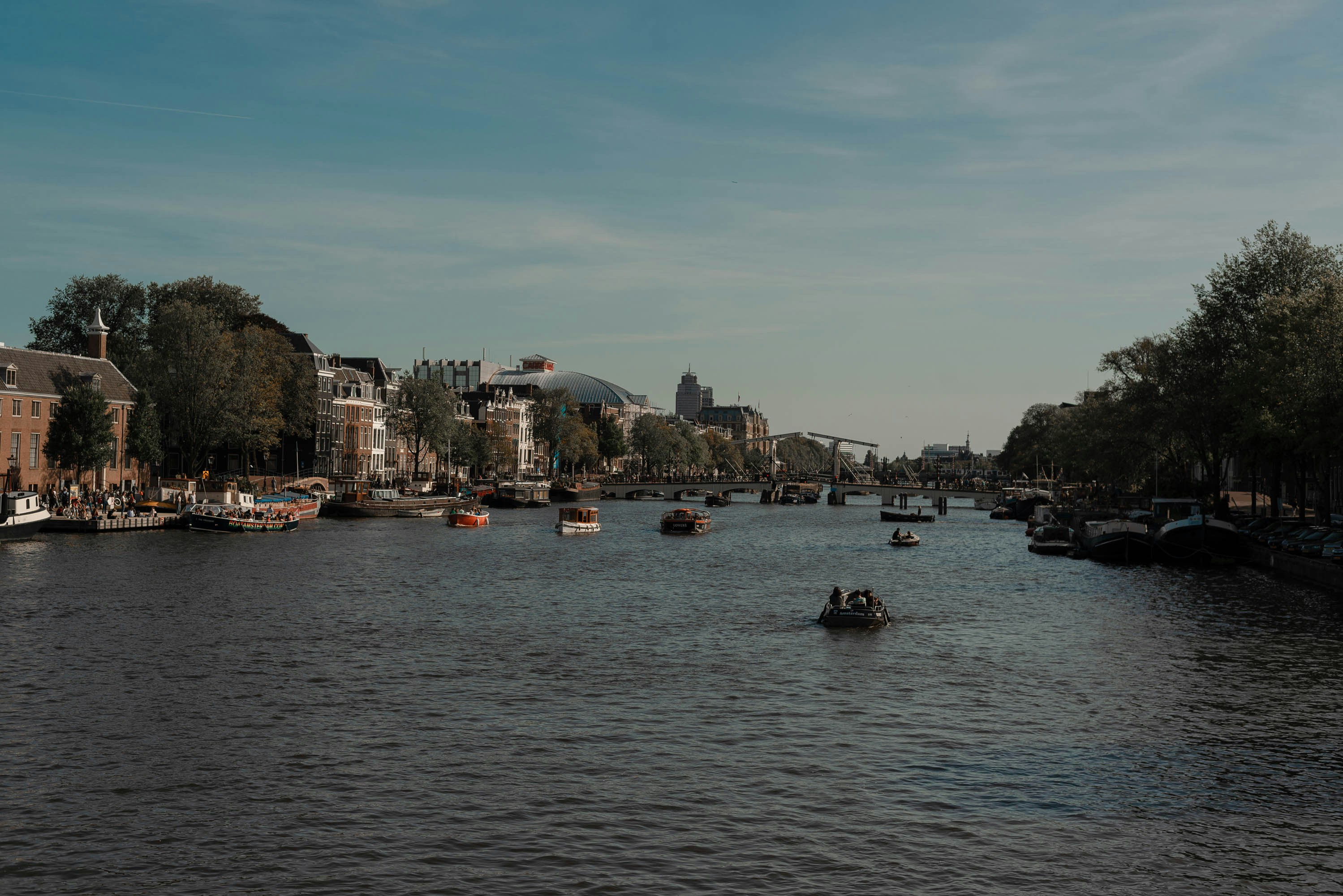 a river that has some boats in it