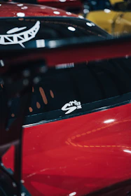 Blue car shown with a clear scale of installment options and payment methods.