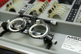 a close up of a machine with a bunch of keys on it