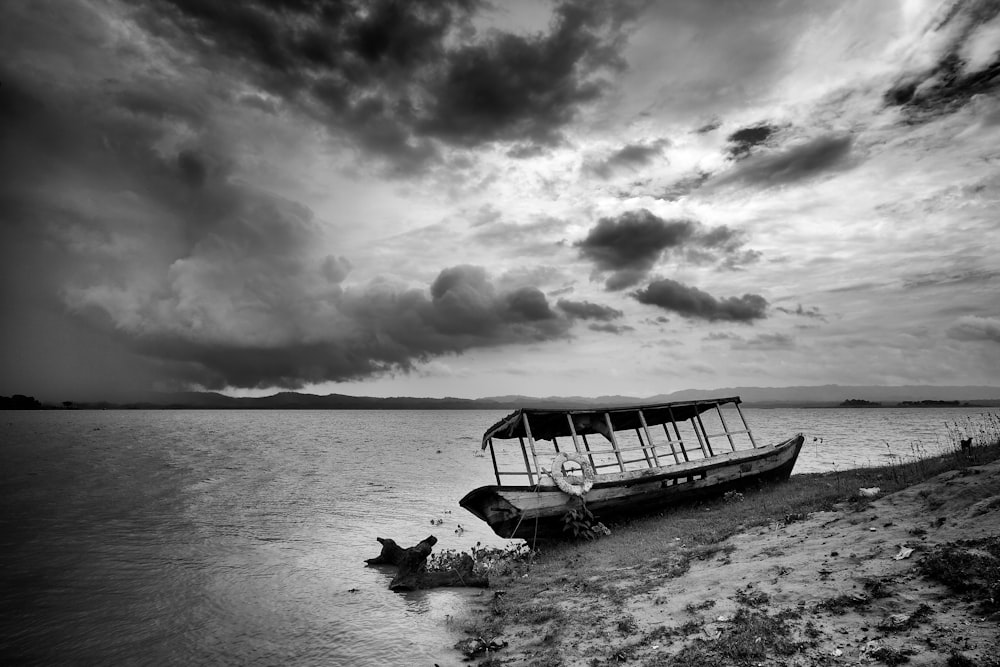 a boat that is sitting in the water