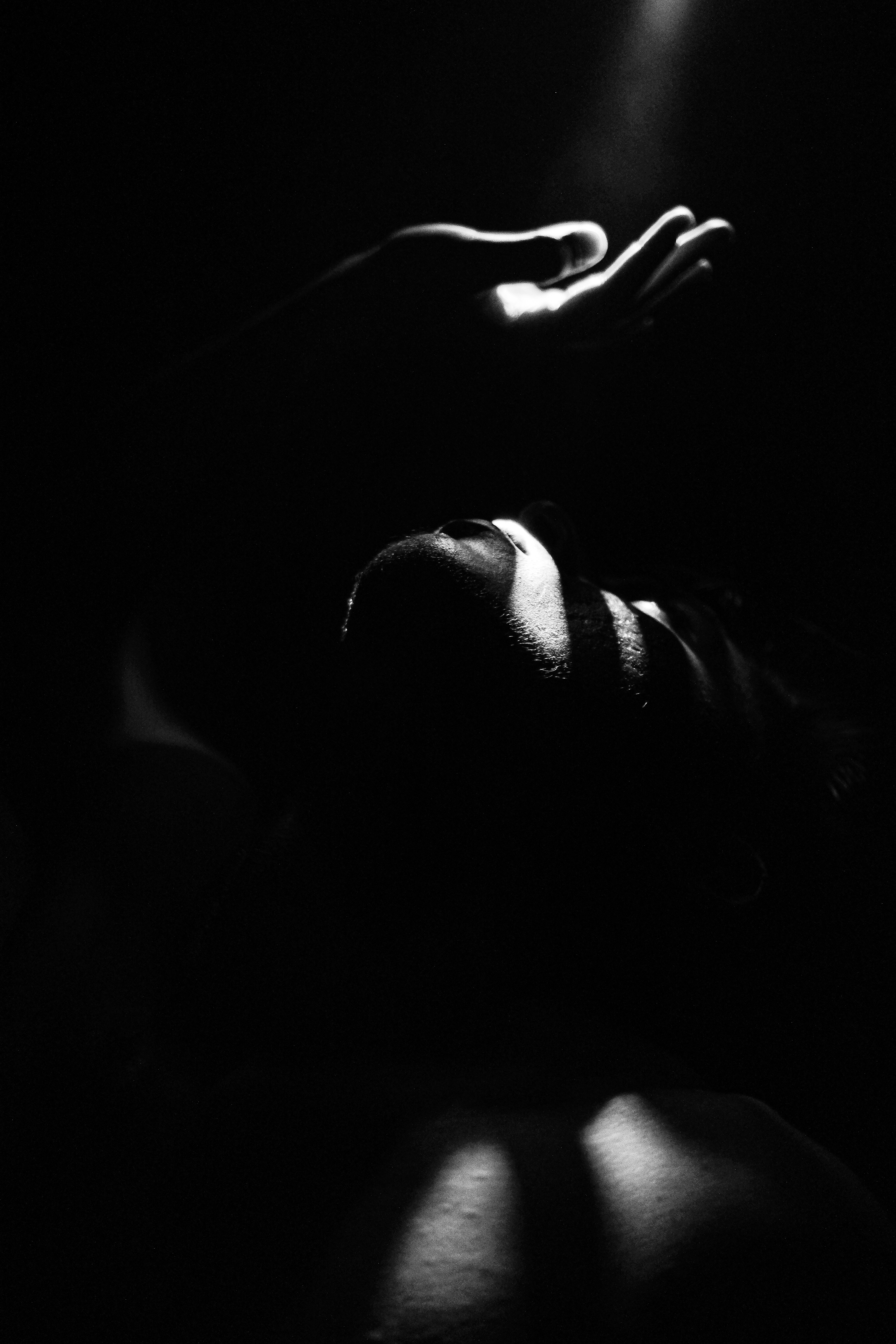 무료 이미지 : 검정색과 흰색, 구조, 조직, 그림자, 단색화, 천, 팔, 삽화, 겹, 연필 그림, 흑백 사진, 손으로 그린  \u200b\u200b스케치, 그림 그리기, 주름의 가을 6128x7696 - - 862273 - 무료 이미지 - PxHere, image size:3000x4500