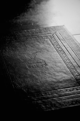 Cover of the Ultra PDF course featuring a dynamic, intense design symbolizing high-level personal power.