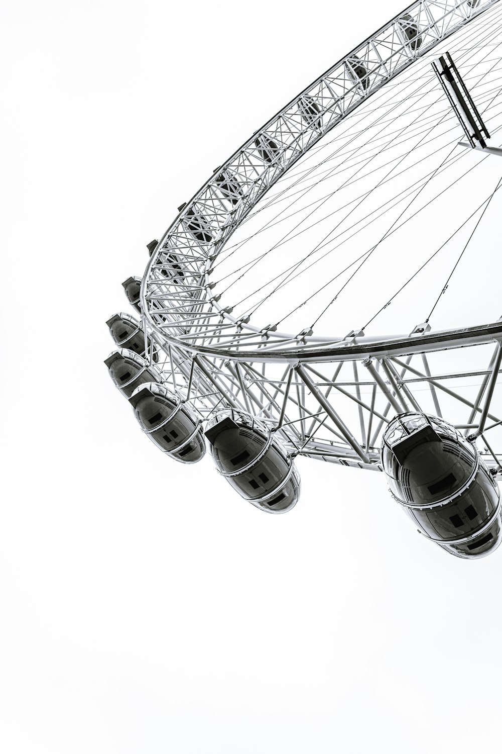a ferris wheel is shown in black and white