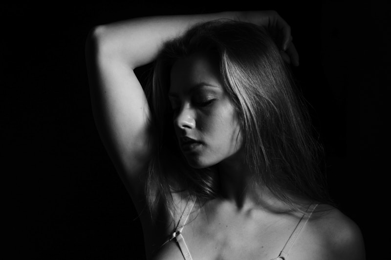 Portrait noir et blanc d’une belle Belge