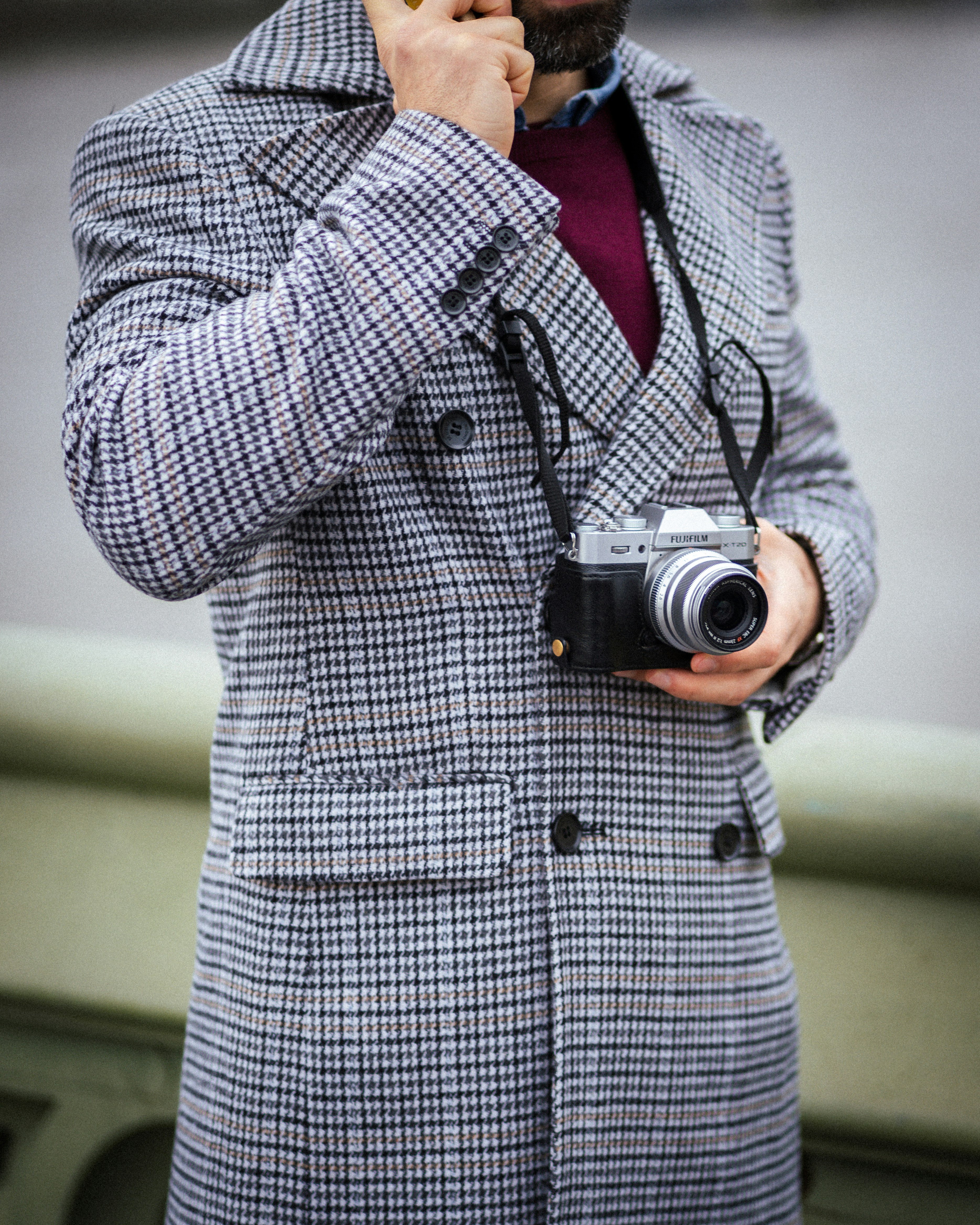 gray computer monitor