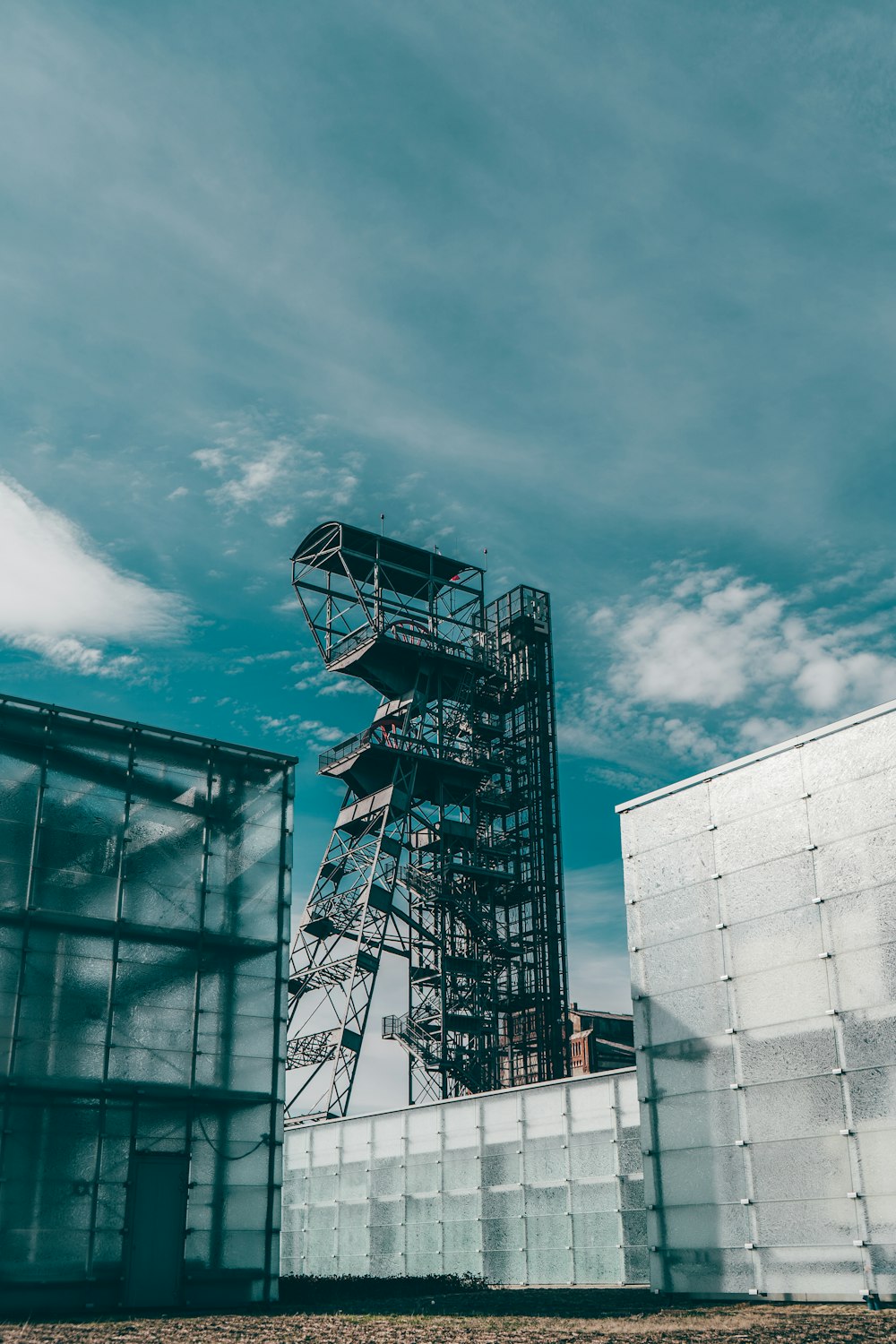 a large metal structure sitting next to a building