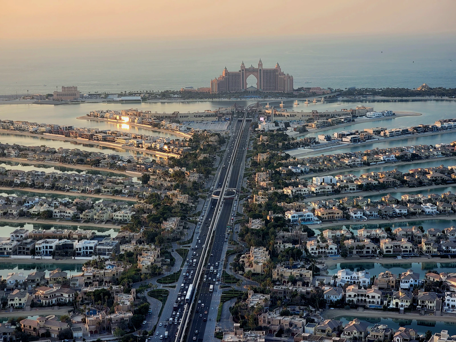The St. Regis Dubai, The Palm Keeps St. Regis Gardens' Restaurants Open Through Renovation