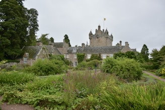 Beautiful countryside estate in the Centre region with manicured gardens.