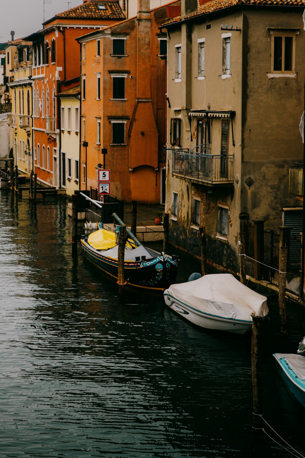 a body of water that has some boats in it