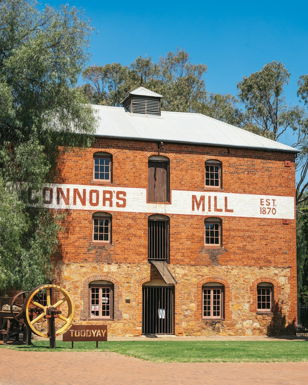 a brick building with a sign that says connors mill