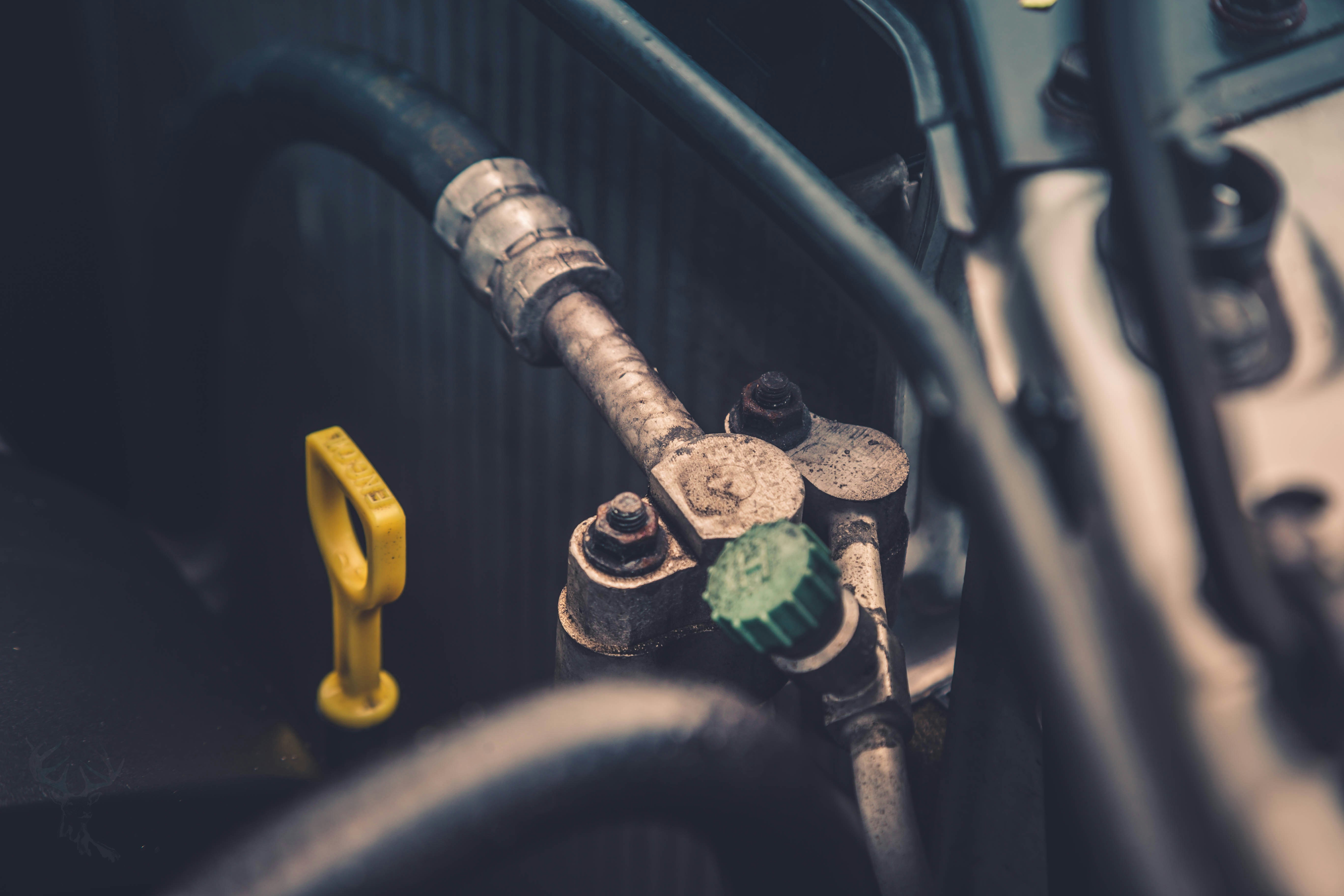 close-up busi dan kabel mobil