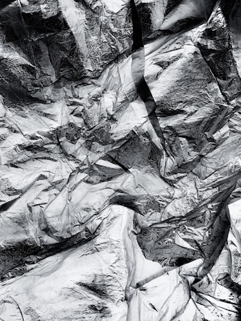 Close-up of aluminum scrap pieces neatly arranged, highlighting their texture and shine