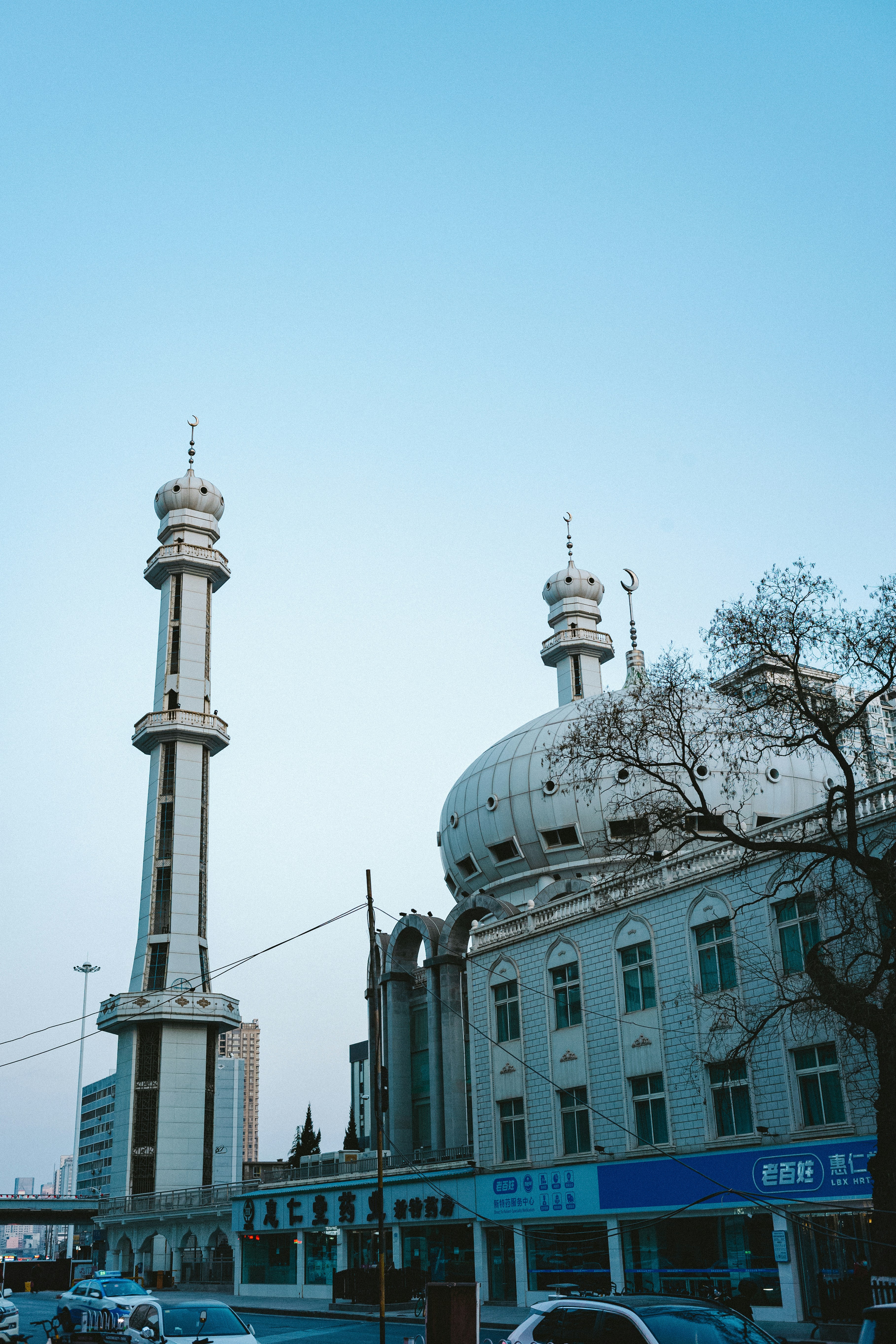 A large white building with two towers on top of it photo – Free Car ...