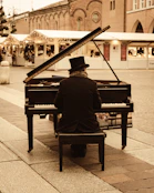 Transport spécialisé de piano avec matériel de protection et sangles de sécurité