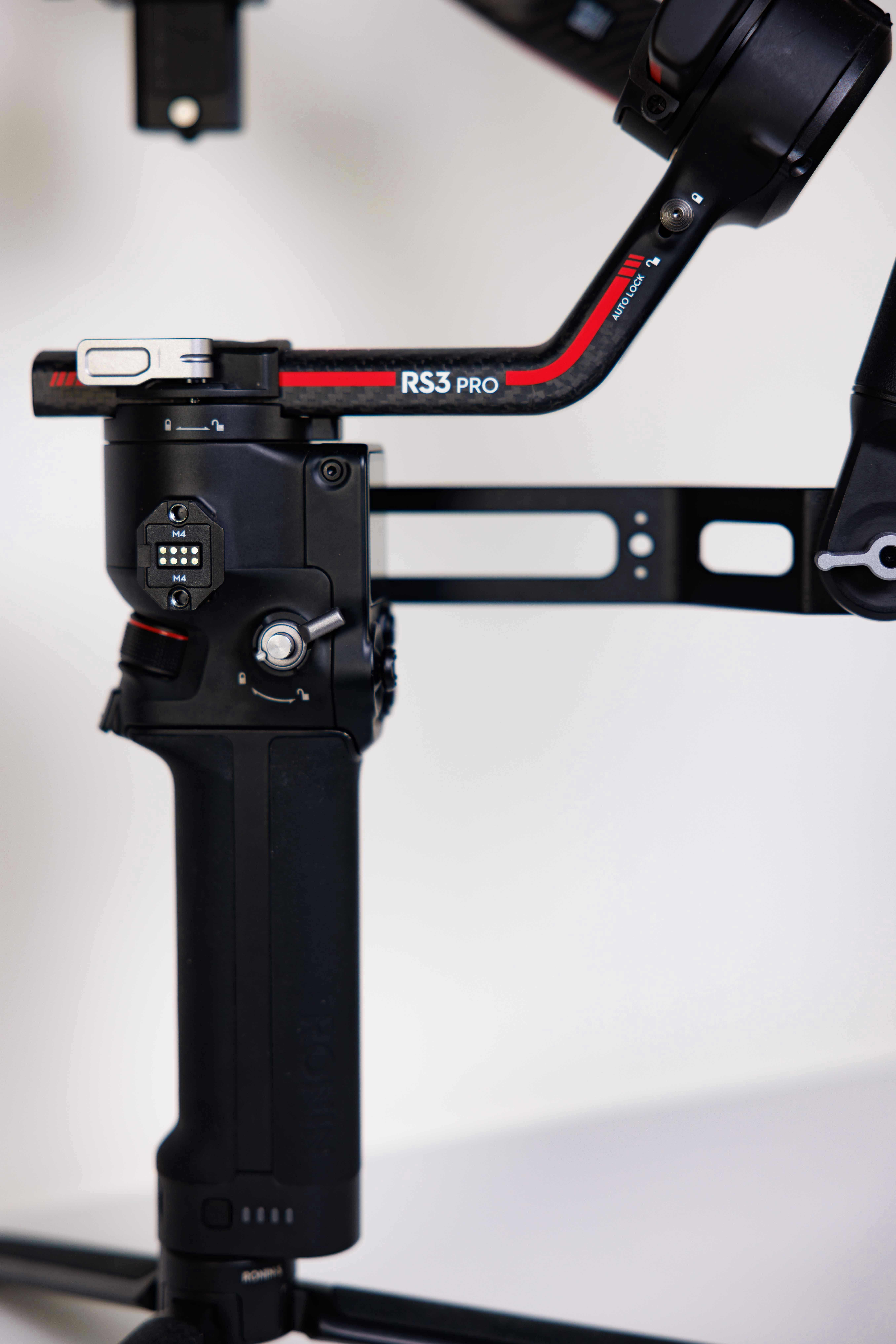 三脚のカメラのクローズアップ