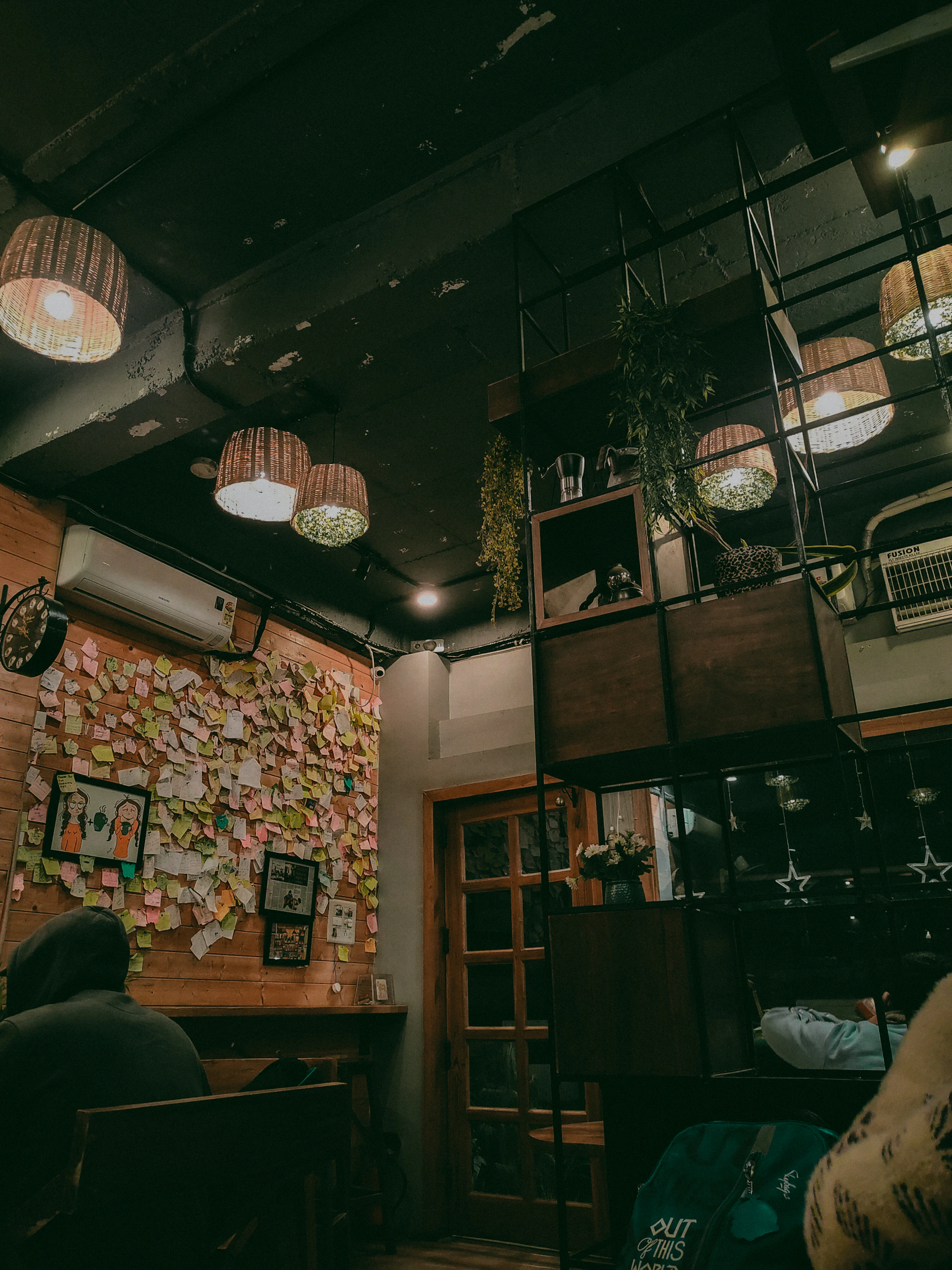 gray computer monitor