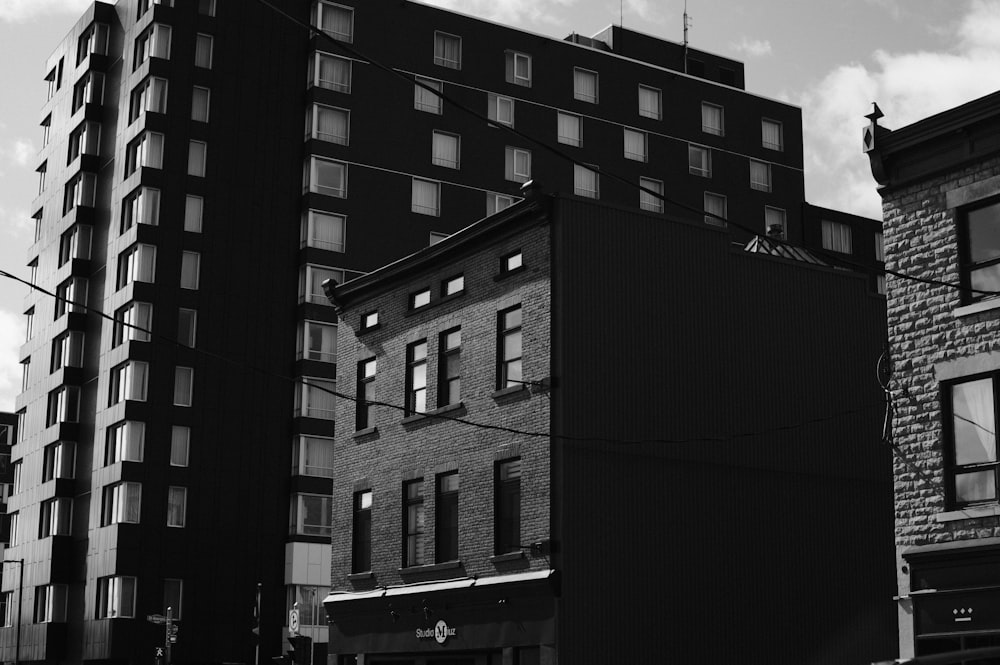 a black and white photo of a city street