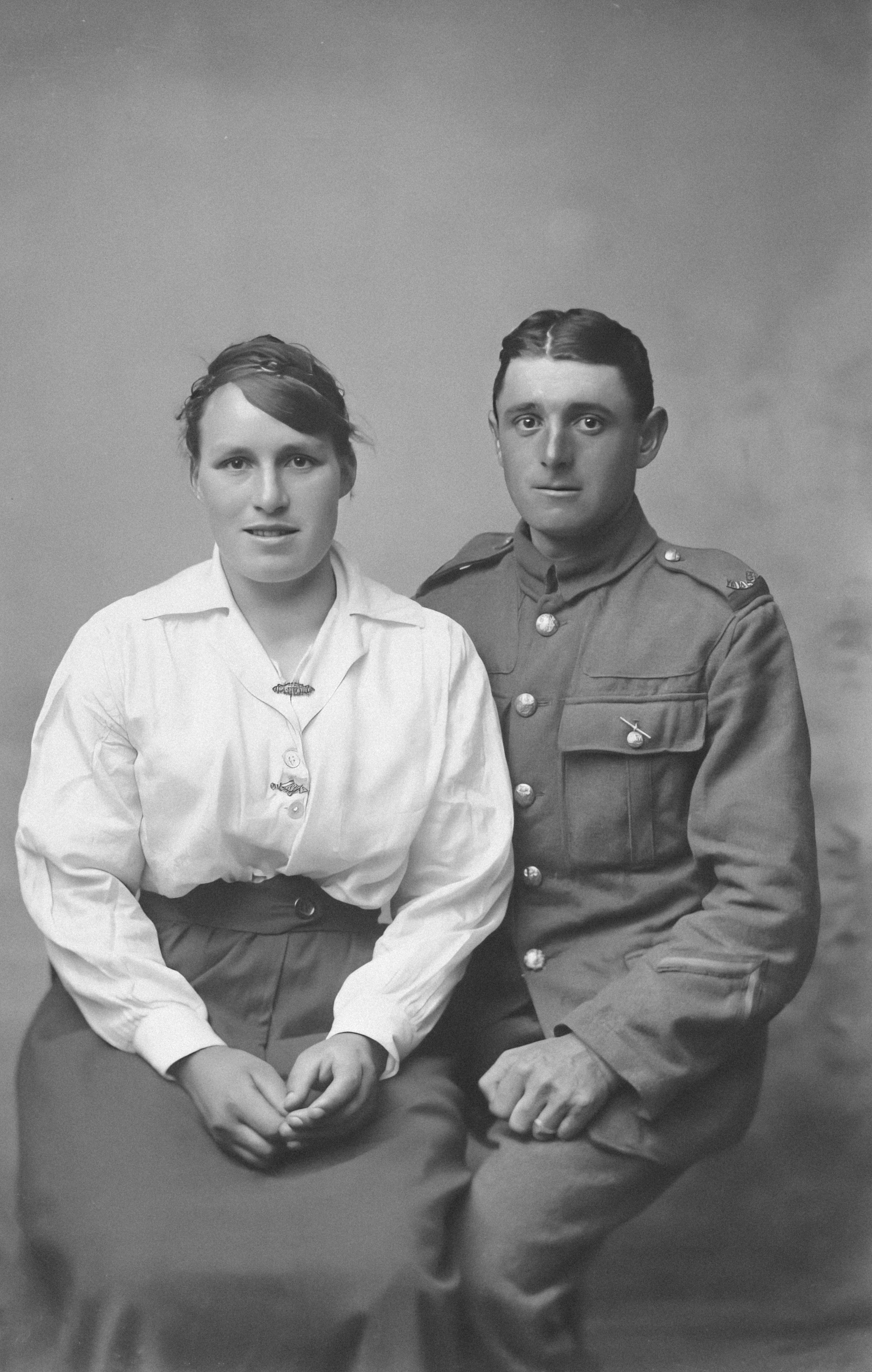 une vieille photo d’un homme et d’une femme