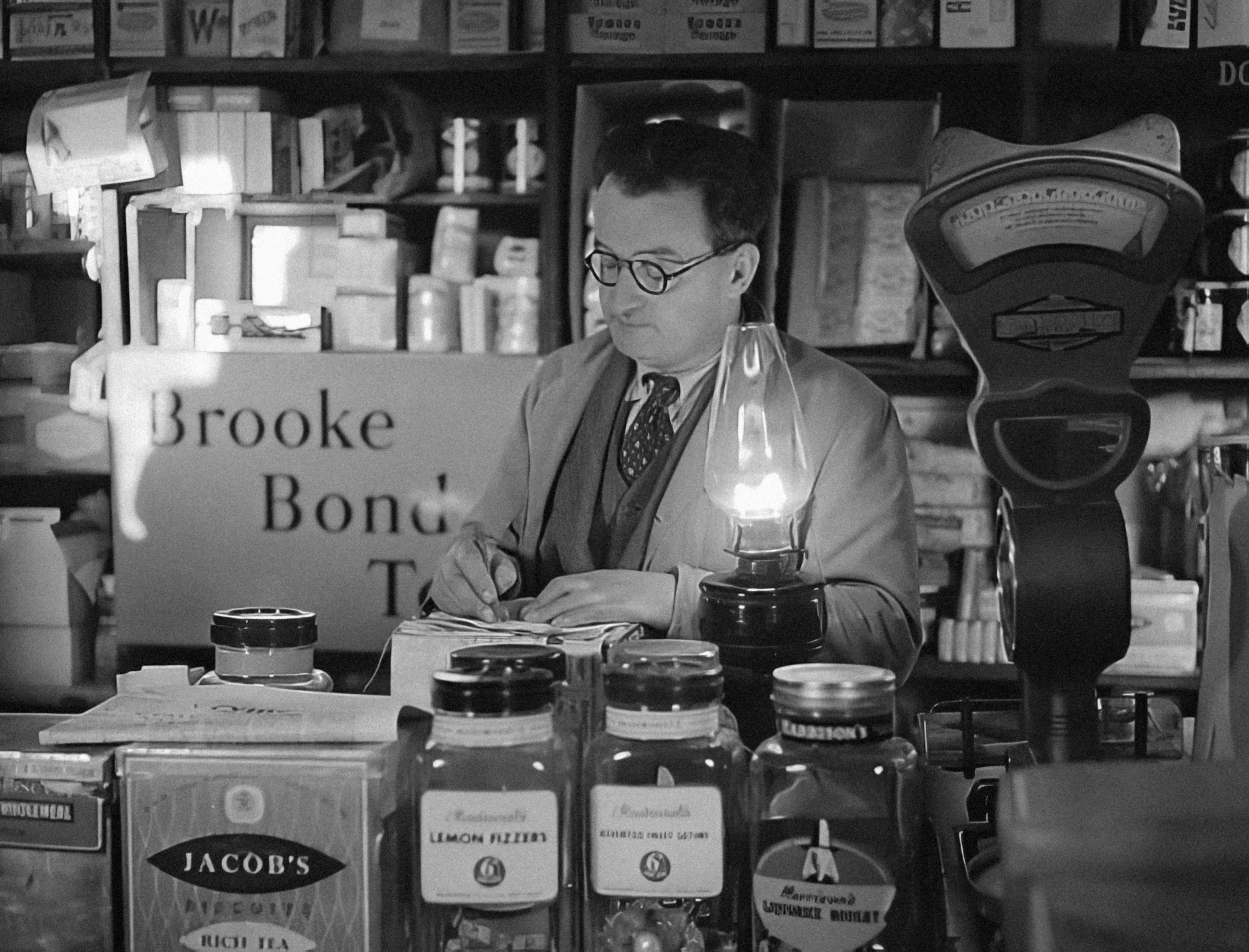 What Is The Role Of The Retail Salesperson?