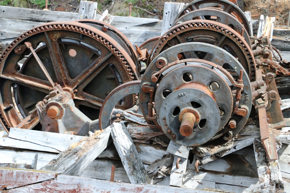 a pile of old metal wheels sitting next to each other