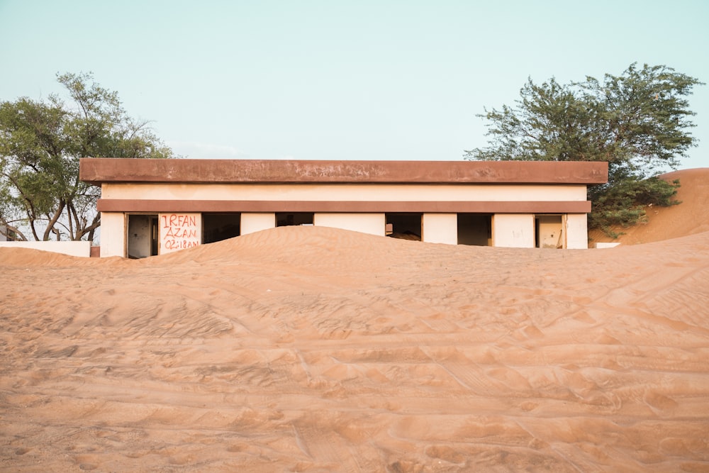 a building sitting in the middle of a desert
