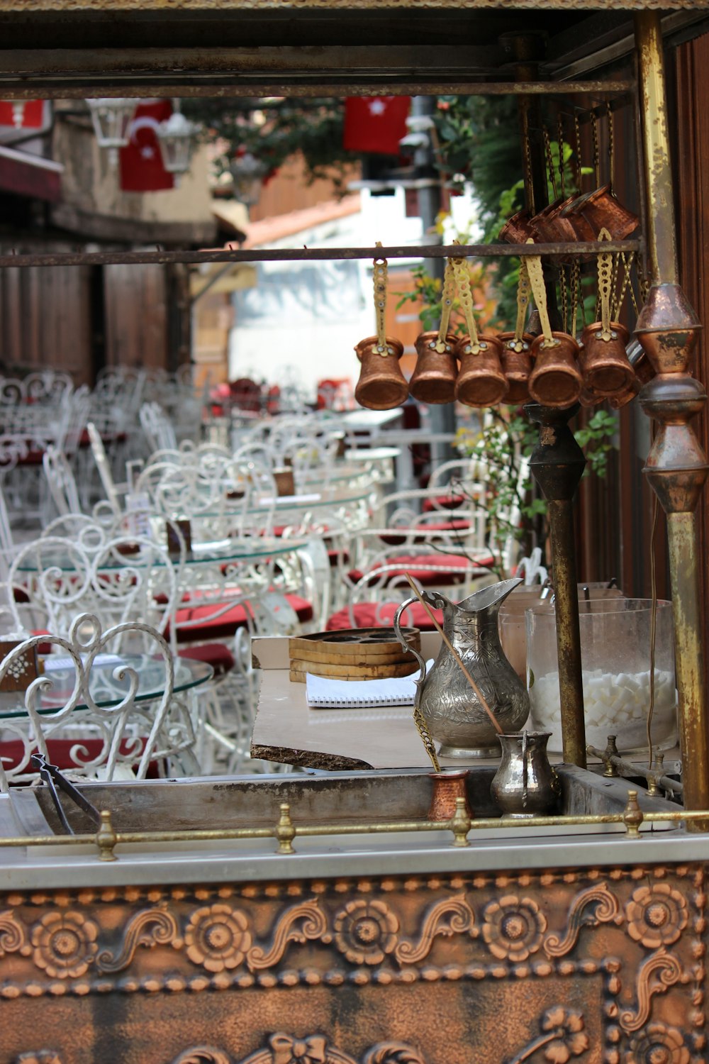 a room filled with lots of tables and chairs