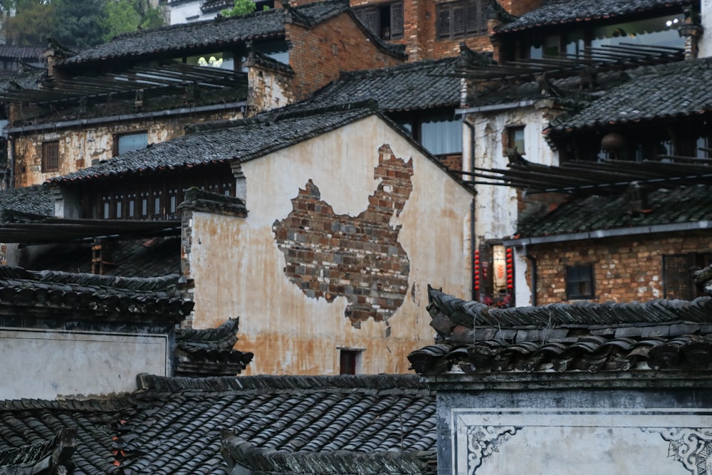 a building with a lot of roof tiles on it