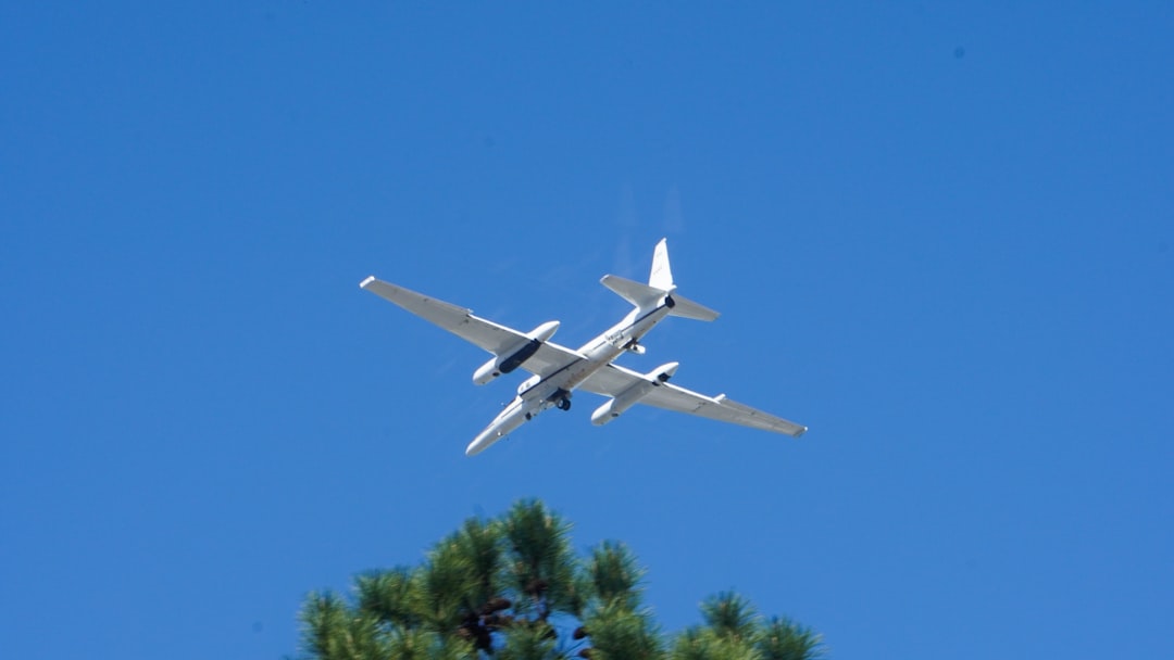 a plane is flying in the blue sky,