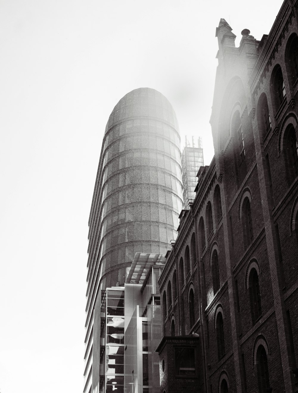 a black and white photo of a city street