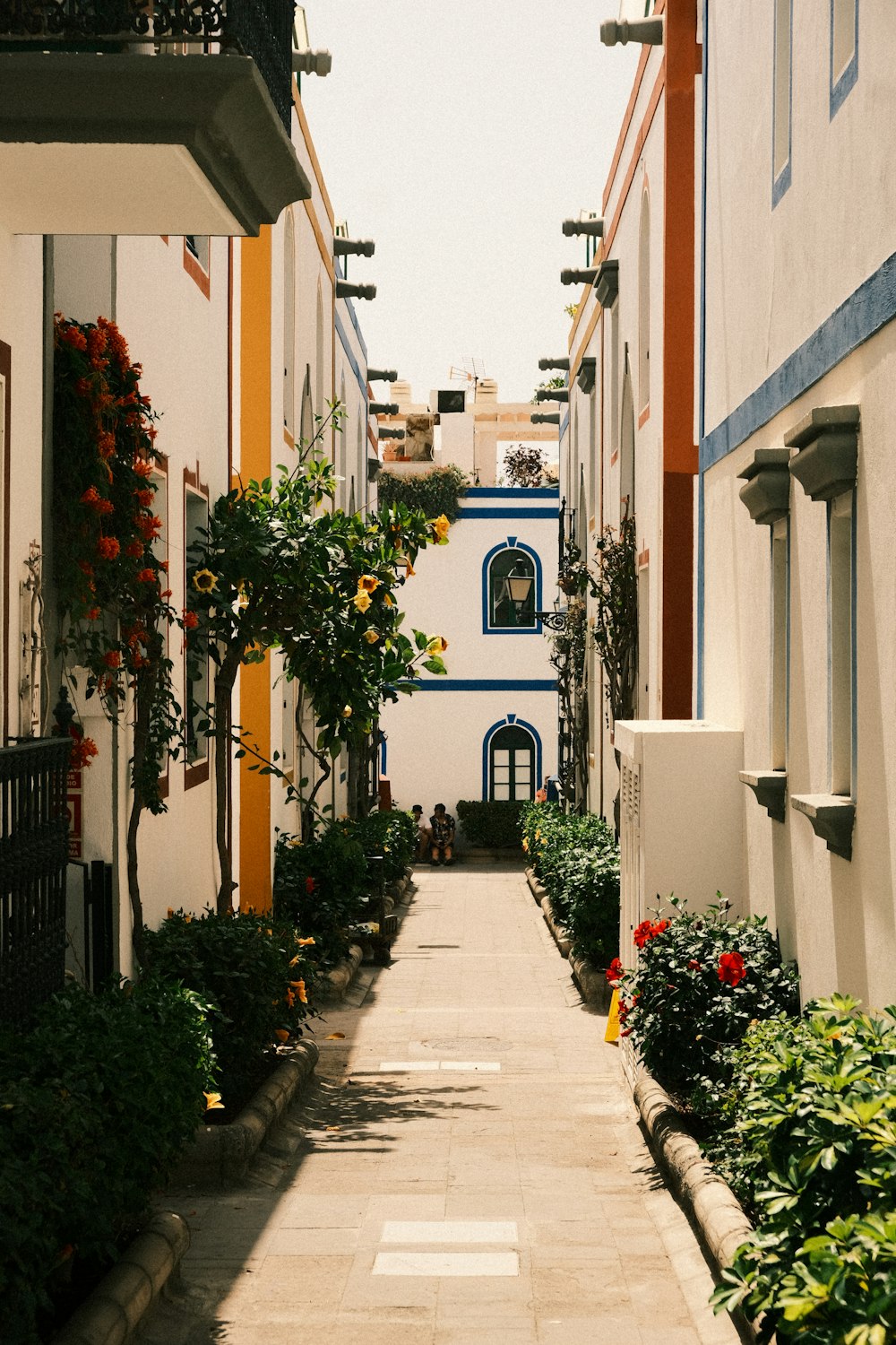 a narrow alley way with a building in the background