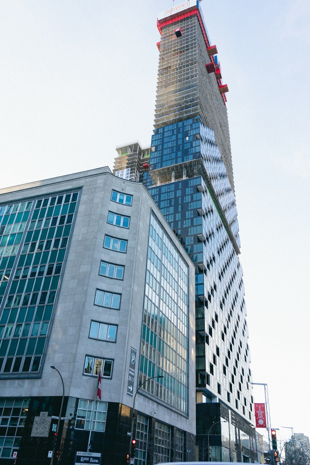 a very tall building sitting next to a traffic light