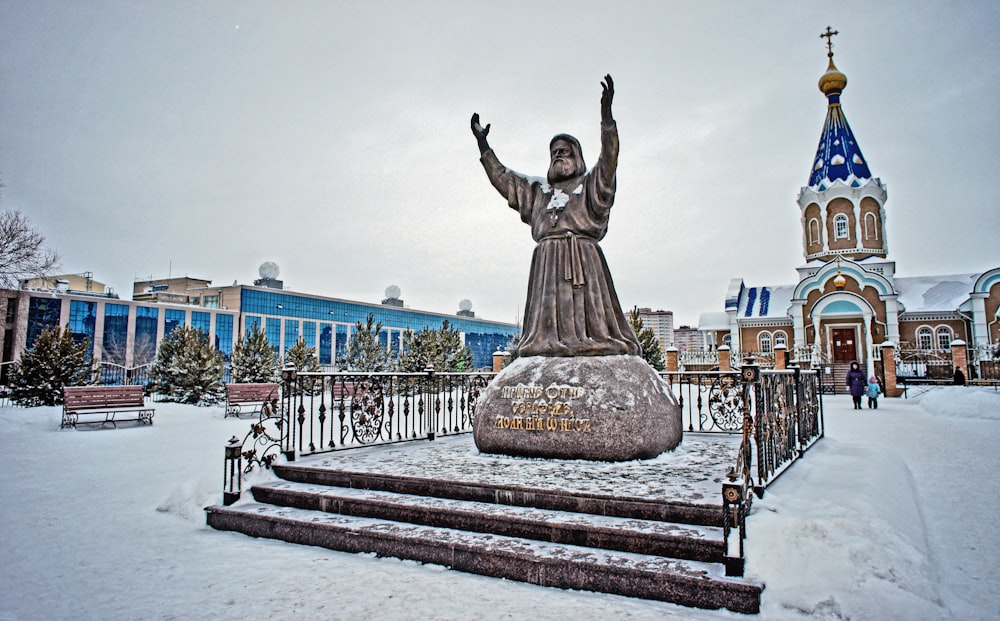 a statue of a woman with her arms in the air