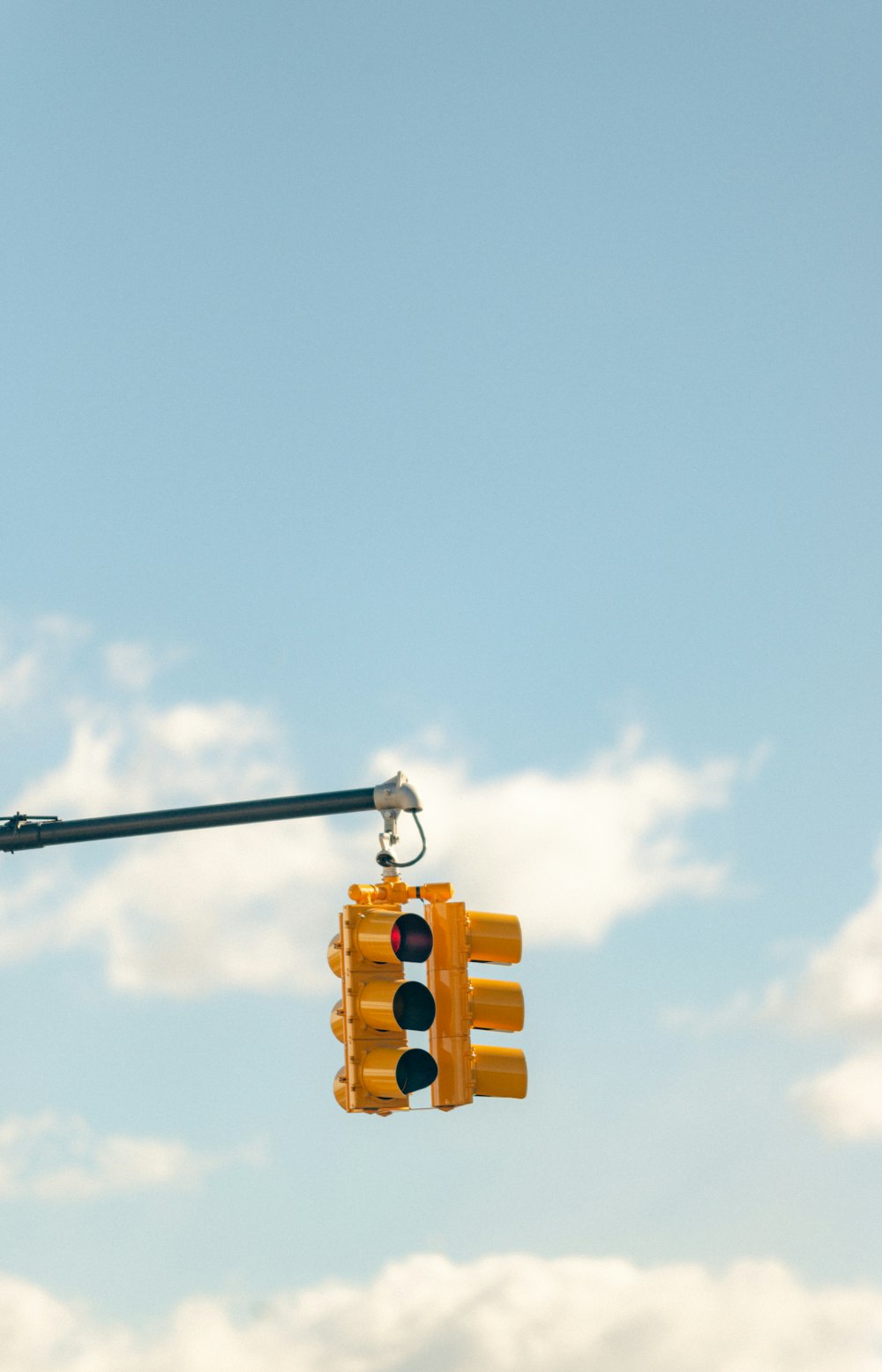 A traffic light hanging a metal photo – Free New york Unsplash