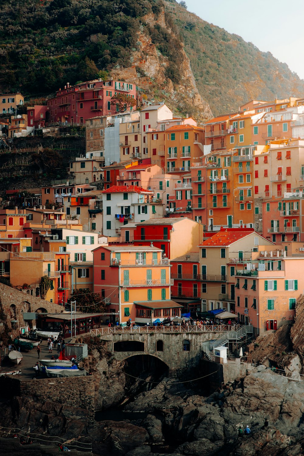 a group of buildings that are on the side of a hill