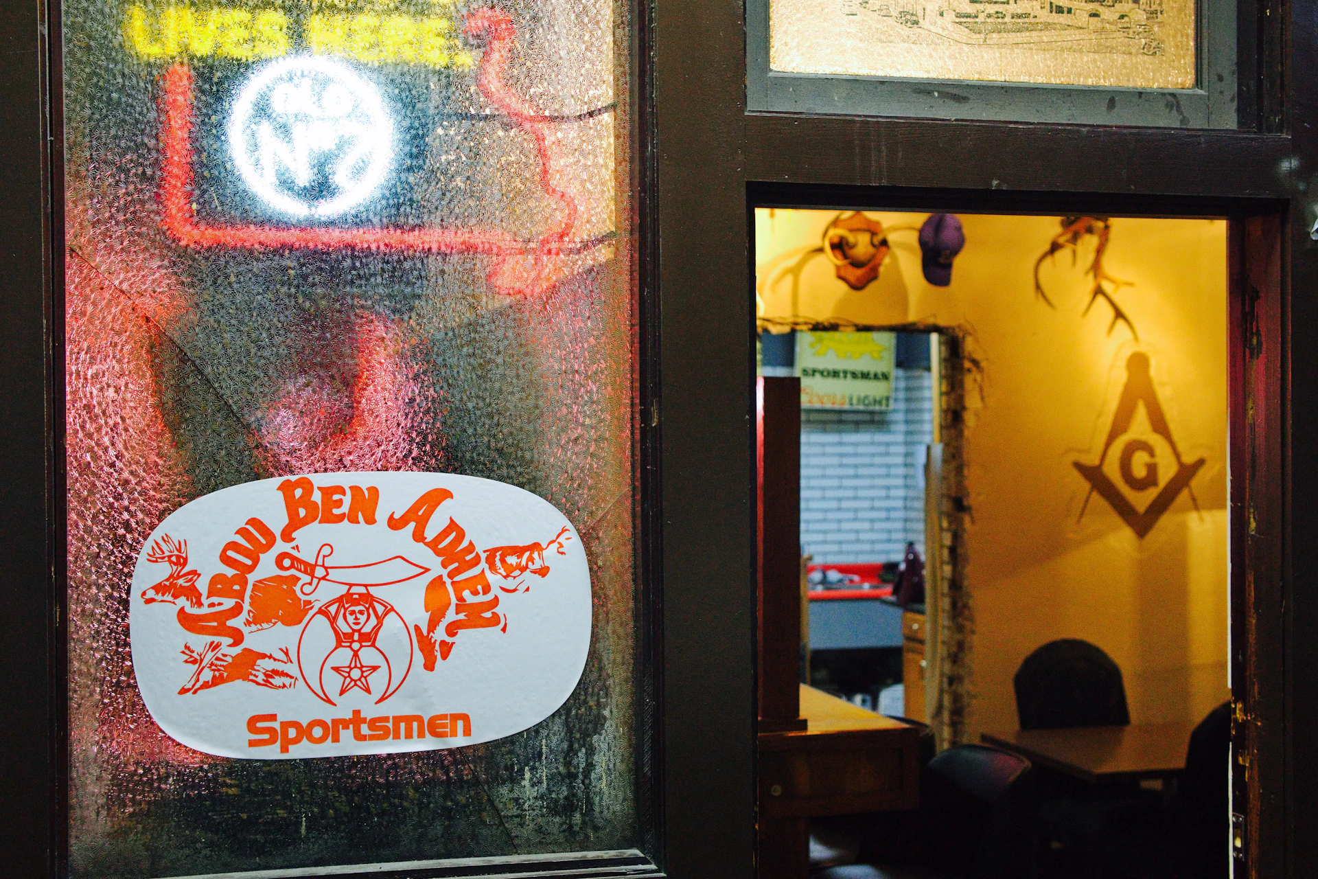 gray computer monitor