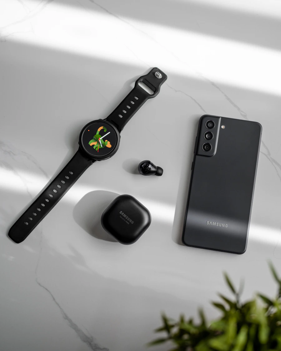 Joyroom 3-in-1 Foldable MagSafe Travel Dock